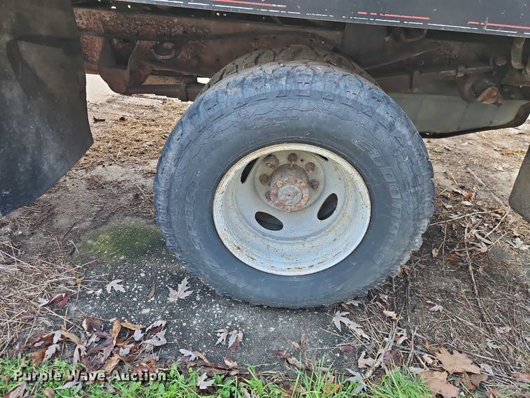 image for item EO4841 2004 Ford F350 bale bed pickup truck