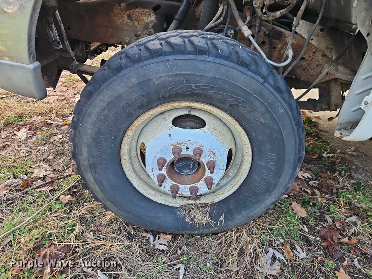 image for item EO4841 2004 Ford F350 bale bed pickup truck