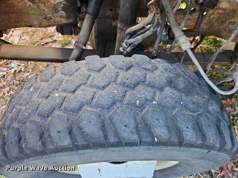 image for item EO4841 2004 Ford F350 bale bed pickup truck