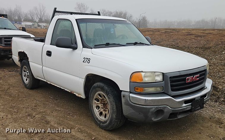 image for item EO4848 2005 GMC Sierra 1500 pickup truck