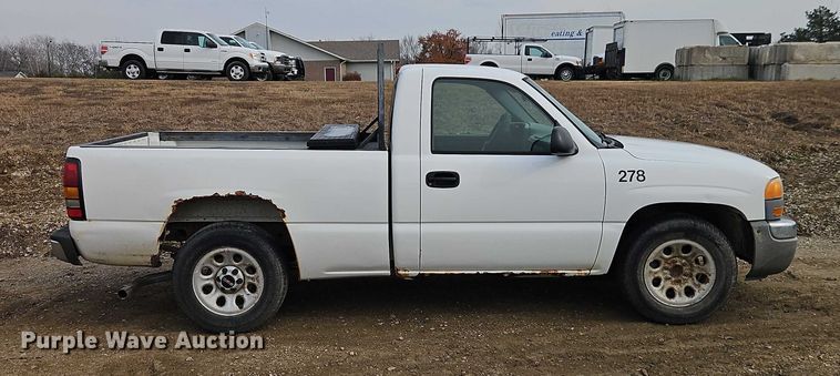 image for item EO4848 2005 GMC Sierra 1500 pickup truck