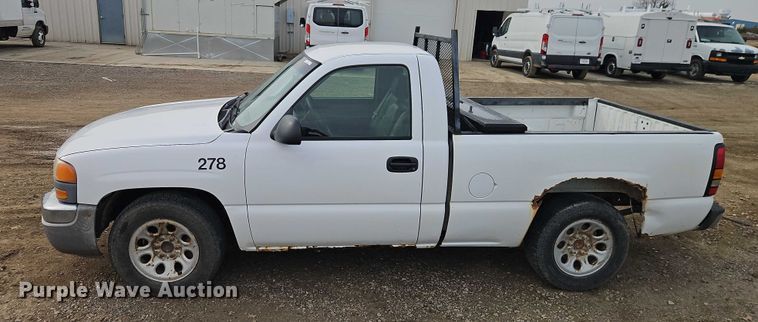 image for item EO4848 2005 GMC Sierra 1500 pickup truck