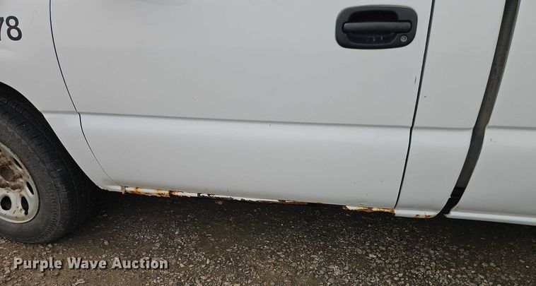 image for item EO4848 2005 GMC Sierra 1500 pickup truck