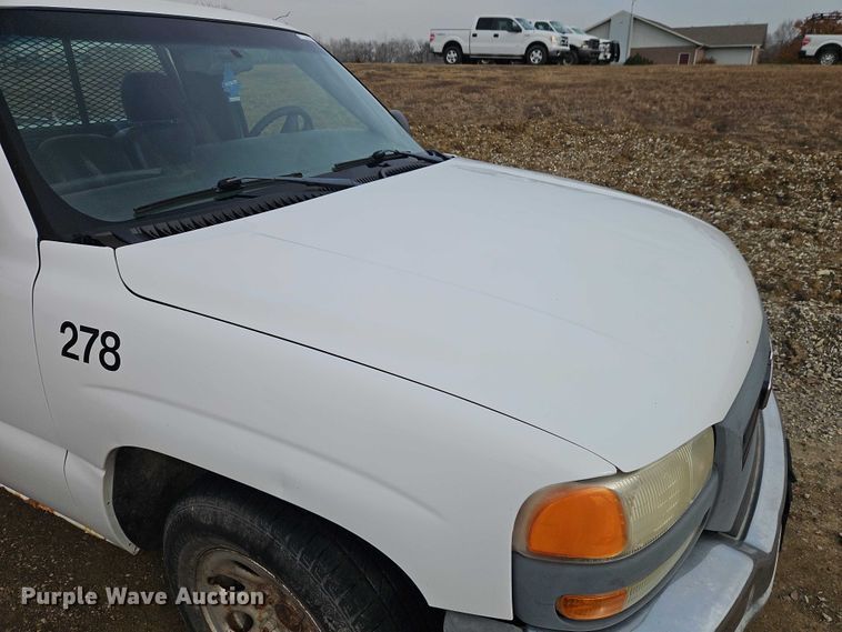 image for item EO4848 2005 GMC Sierra 1500 pickup truck