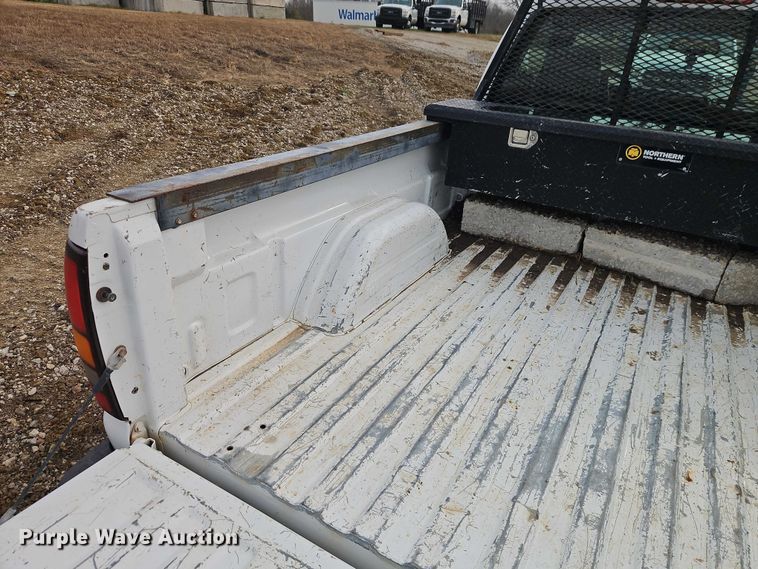 image for item EO4848 2005 GMC Sierra 1500 pickup truck