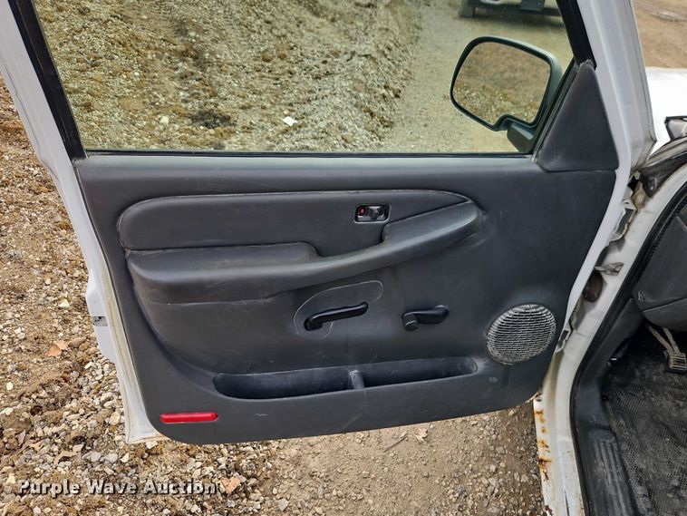 image for item EO4848 2005 GMC Sierra 1500 pickup truck