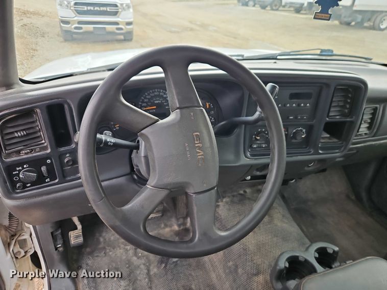 image for item EO4848 2005 GMC Sierra 1500 pickup truck