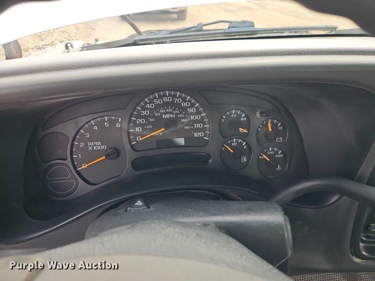 image for item EO4848 2005 GMC Sierra 1500 pickup truck