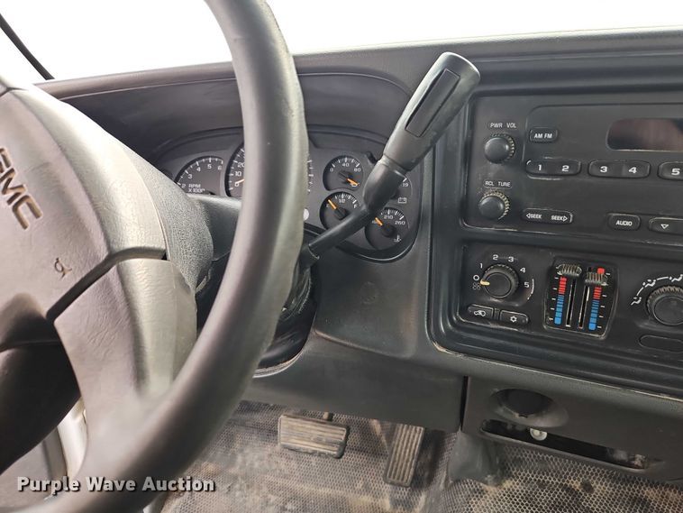 image for item EO4848 2005 GMC Sierra 1500 pickup truck