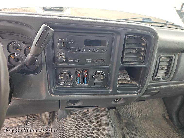 image for item EO4848 2005 GMC Sierra 1500 pickup truck