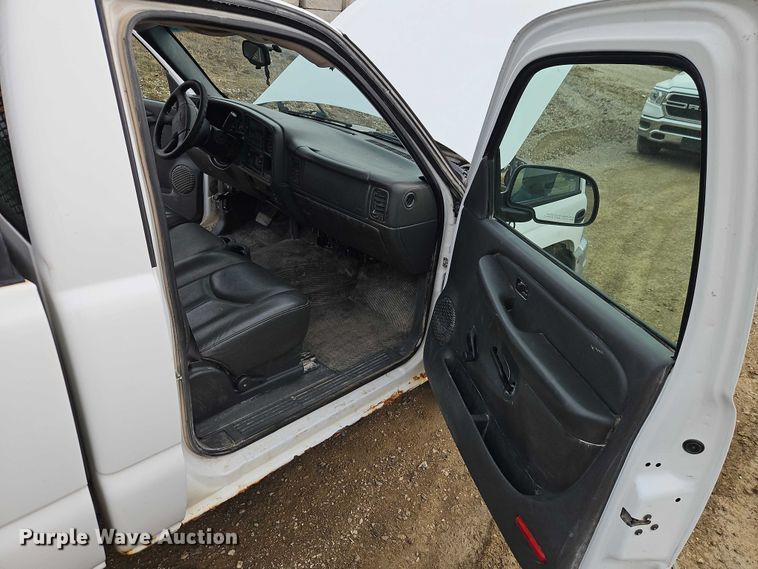 image for item EO4848 2005 GMC Sierra 1500 pickup truck