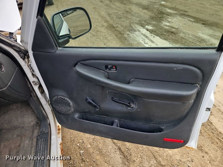 image for item EO4848 2005 GMC Sierra 1500 pickup truck