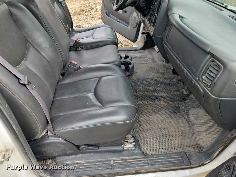 image for item EO4848 2005 GMC Sierra 1500 pickup truck