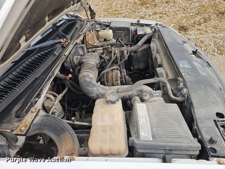 image for item EO4848 2005 GMC Sierra 1500 pickup truck