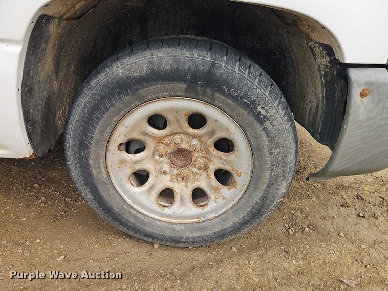 image for item EO4848 2005 GMC Sierra 1500 pickup truck