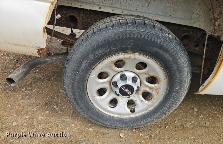 image for item EO4848 2005 GMC Sierra 1500 pickup truck