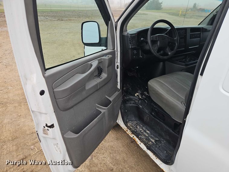 image for item EO4850 2005 Chevrolet Express 2500  van