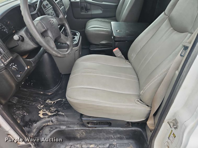 image for item EO4850 2005 Chevrolet Express 2500  van