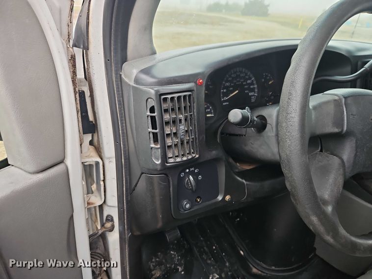 image for item EO4850 2005 Chevrolet Express 2500  van