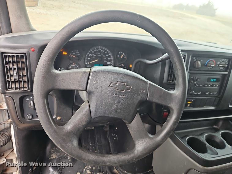 image for item EO4850 2005 Chevrolet Express 2500  van