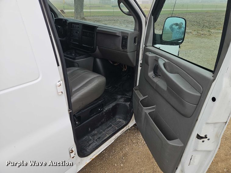 image for item EO4850 2005 Chevrolet Express 2500  van