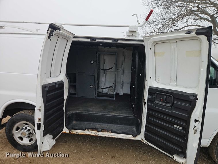 image for item EO4850 2005 Chevrolet Express 2500  van