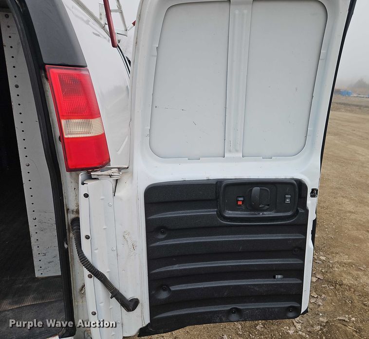 image for item EO4850 2005 Chevrolet Express 2500  van