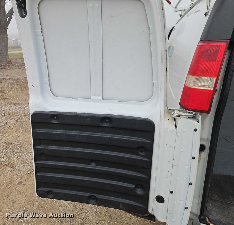 image for item EO4850 2005 Chevrolet Express 2500  van