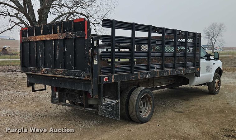 image for item EO4854 2000 Ford F450 Super Duty flatbed truck