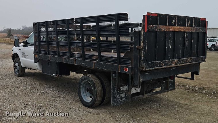 image for item EO4854 2000 Ford F450 Super Duty flatbed truck