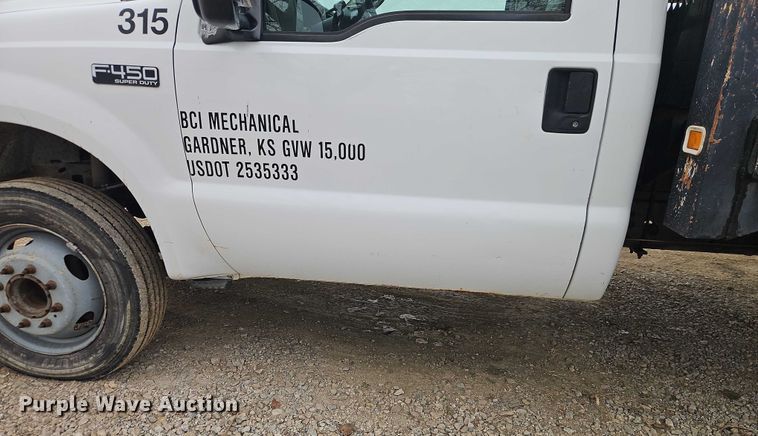 image for item EO4854 2000 Ford F450 Super Duty flatbed truck