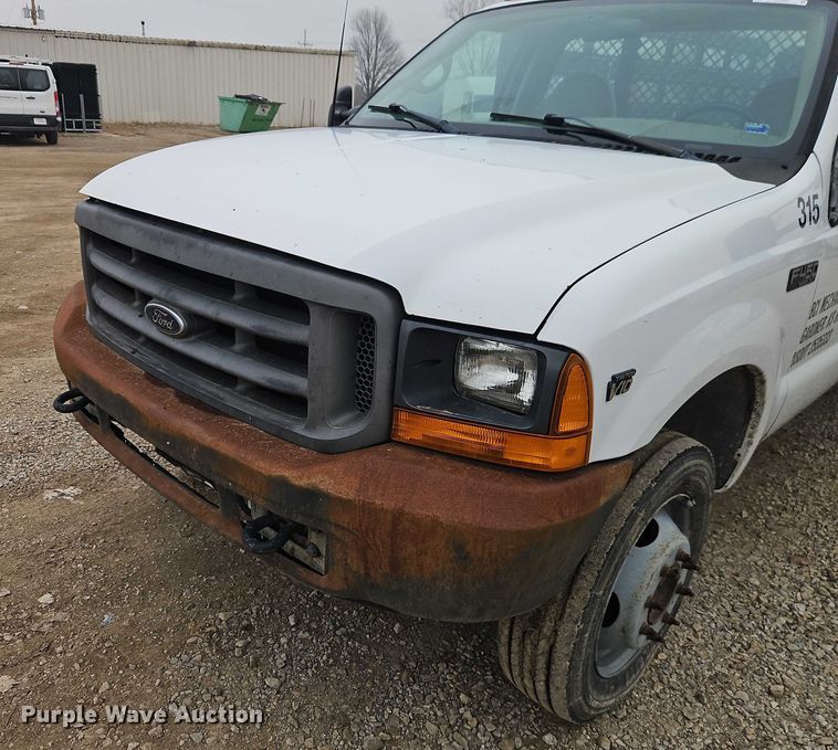image for item EO4854 2000 Ford F450 Super Duty flatbed truck