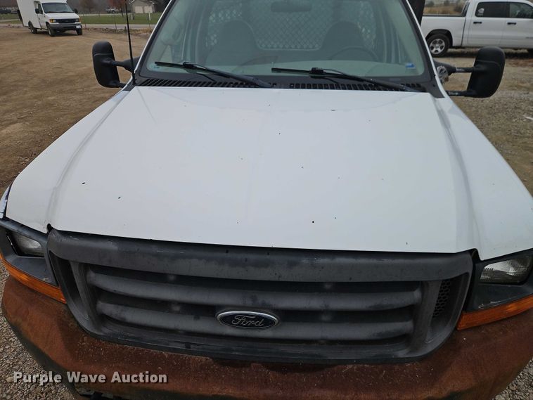 image for item EO4854 2000 Ford F450 Super Duty flatbed truck