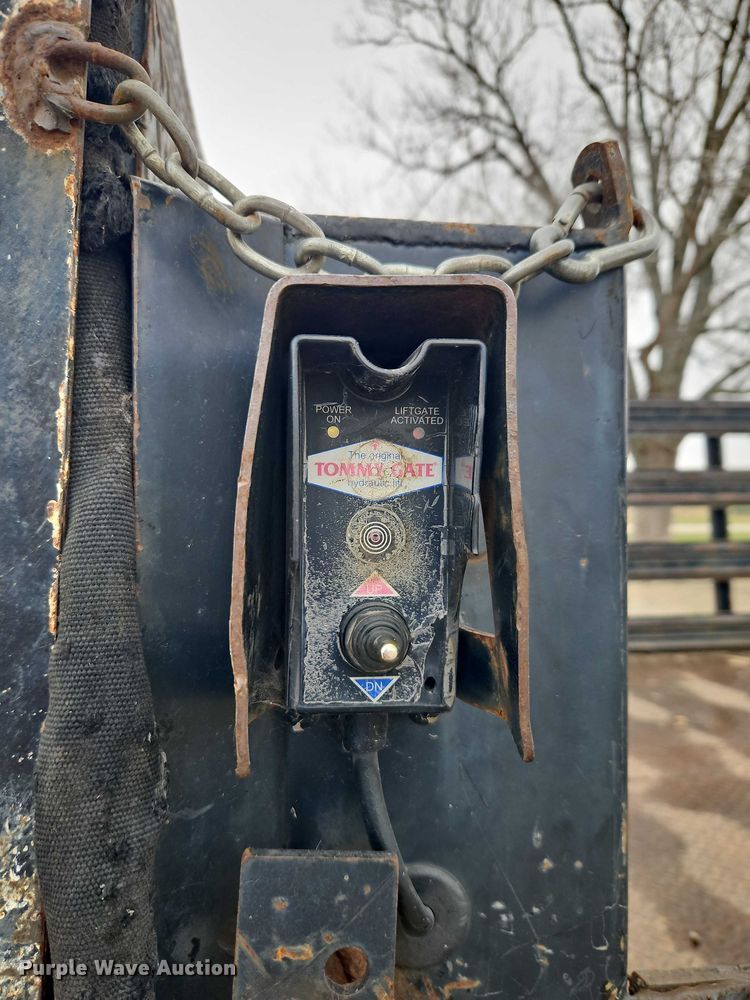 image for item EO4854 2000 Ford F450 Super Duty flatbed truck