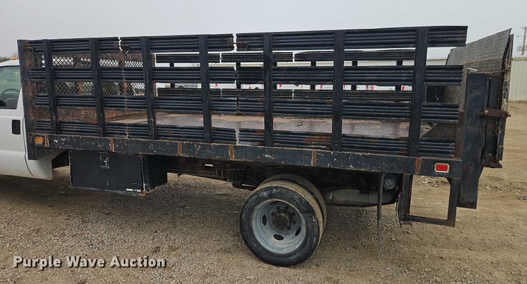 image for item EO4854 2000 Ford F450 Super Duty flatbed truck