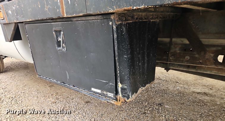 image for item EO4854 2000 Ford F450 Super Duty flatbed truck