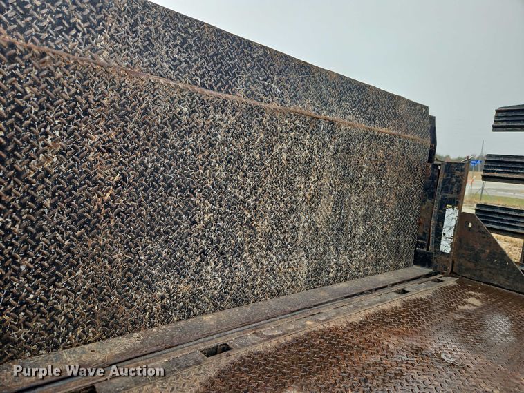 image for item EO4854 2000 Ford F450 Super Duty flatbed truck