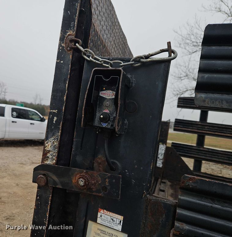 image for item EO4854 2000 Ford F450 Super Duty flatbed truck