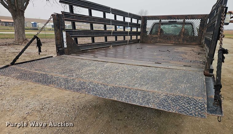 image for item EO4854 2000 Ford F450 Super Duty flatbed truck