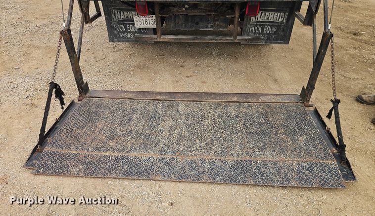 image for item EO4854 2000 Ford F450 Super Duty flatbed truck