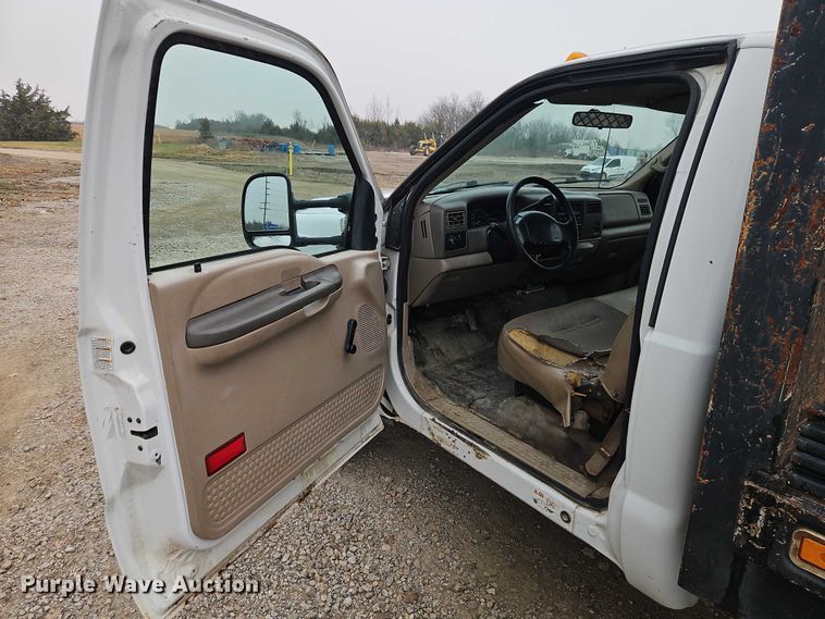 image for item EO4854 2000 Ford F450 Super Duty flatbed truck