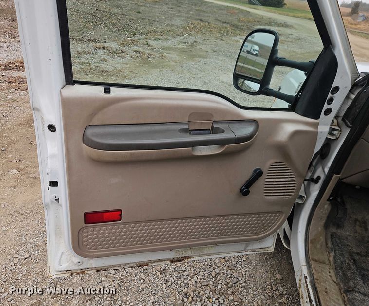 image for item EO4854 2000 Ford F450 Super Duty flatbed truck