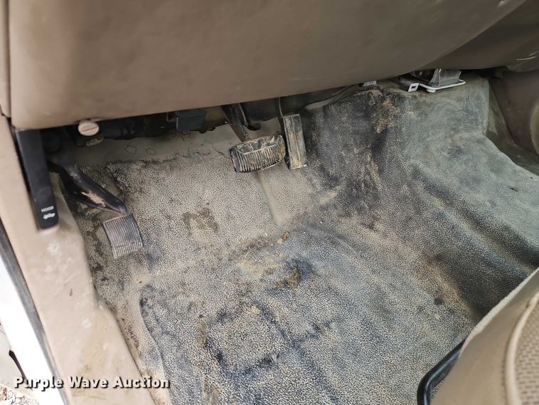 image for item EO4854 2000 Ford F450 Super Duty flatbed truck