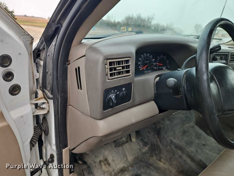 image for item EO4854 2000 Ford F450 Super Duty flatbed truck