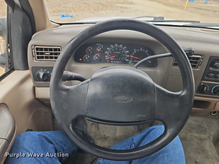 image for item EO4854 2000 Ford F450 Super Duty flatbed truck