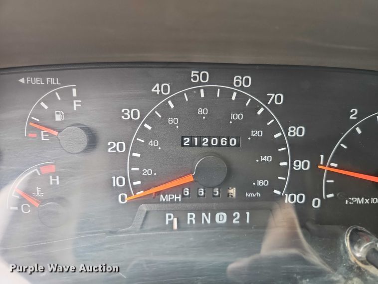 image for item EO4854 2000 Ford F450 Super Duty flatbed truck