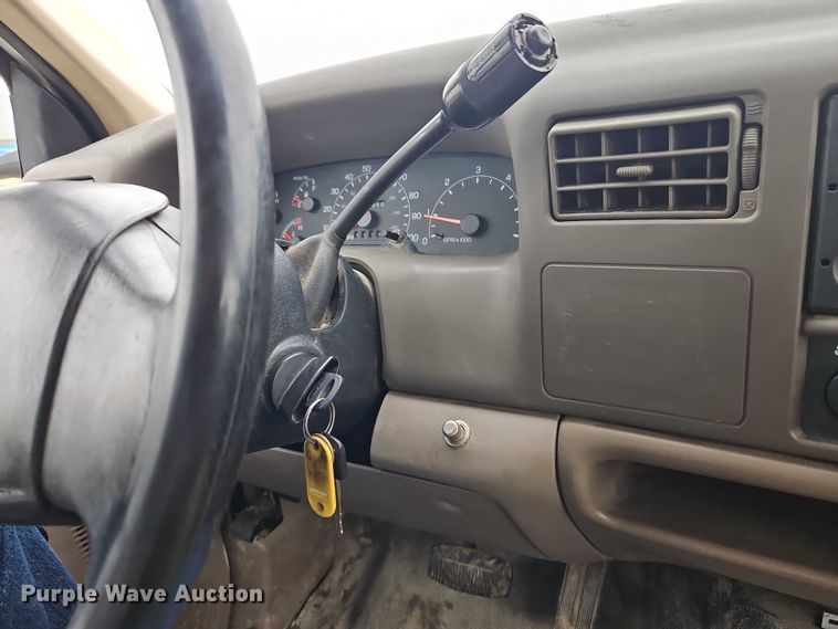 image for item EO4854 2000 Ford F450 Super Duty flatbed truck