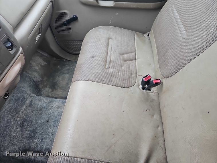 image for item EO4854 2000 Ford F450 Super Duty flatbed truck