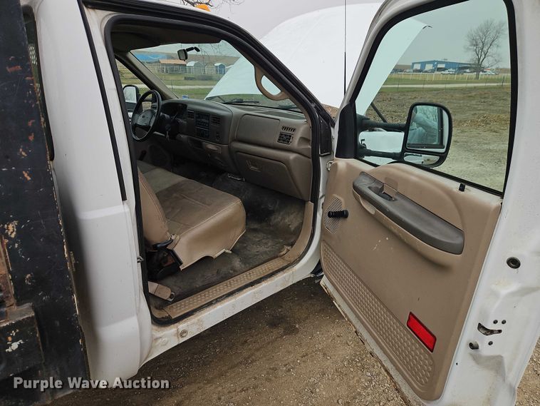 image for item EO4854 2000 Ford F450 Super Duty flatbed truck