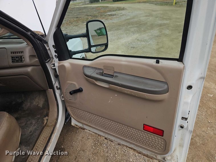 image for item EO4854 2000 Ford F450 Super Duty flatbed truck